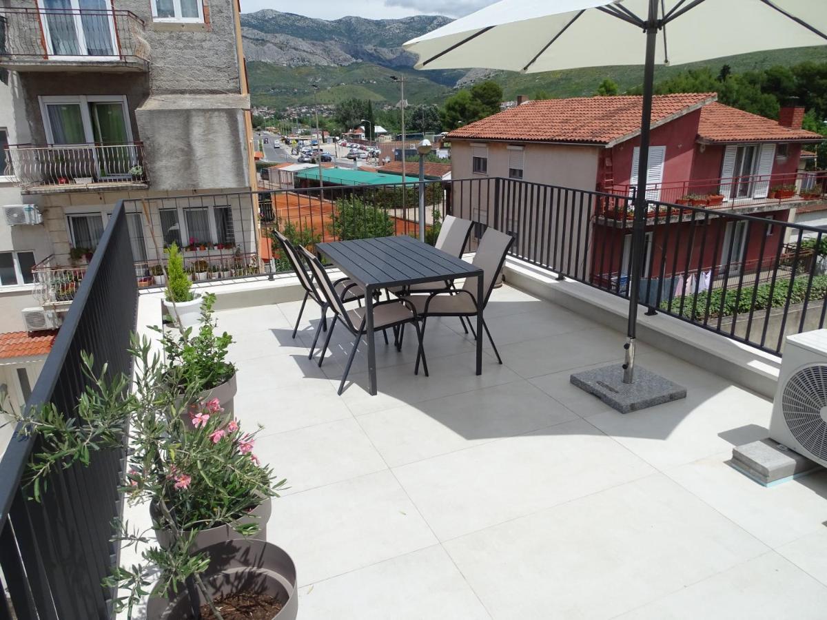 Modern Small House With A Terrace Semesterbostad Split