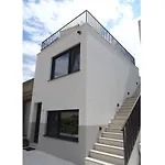 Modernes Kleines Haus Mit Terrasse